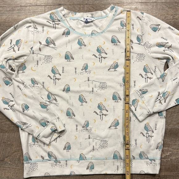 Company Store White micro fleece long sleeve bird shirt, size medium - Picture 5 of 8